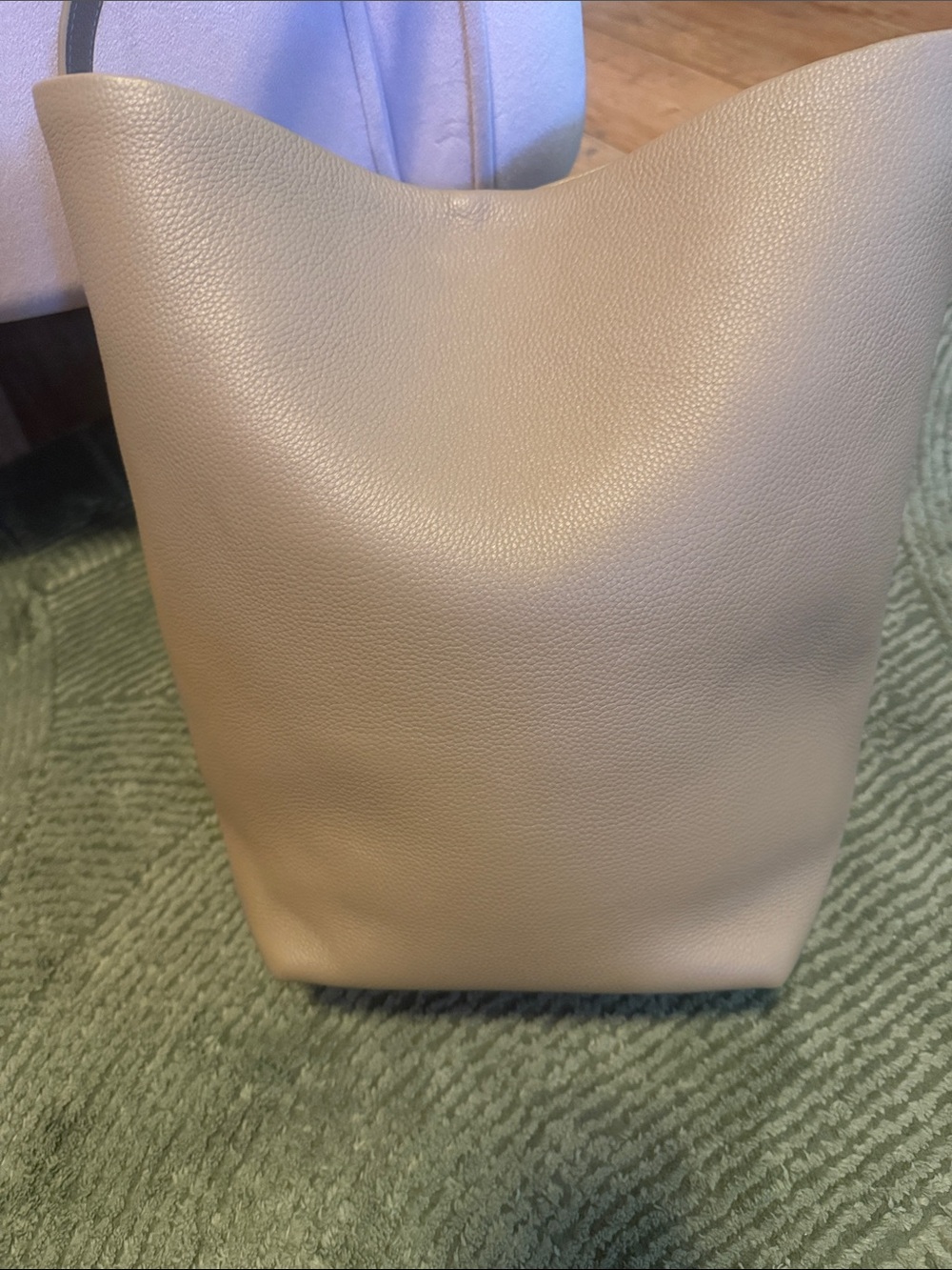 Large leather Bucket Bag - Picture 3 of 12